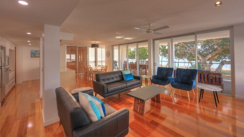 Maggies Beachfront Apt. 3