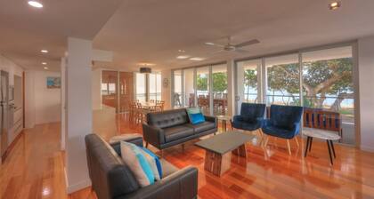 Maggies Beachfront Apt. 3