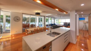 Interior - Maggies Beachfront Apt. 3 (Horseshoe Bay)
