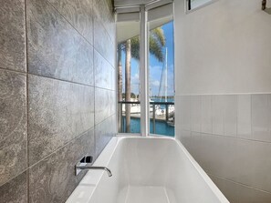 Bathtub - Waters Edge Townhouse 4, 6 Terrace Place-BOM (Nelly Bay)