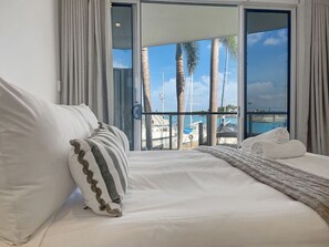 3 bedrooms, bed sheets - Waters Edge Townhouse 4, 6 Terrace Place-BOM (Nelly Bay)