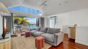 TV, DVD player - Waters Edge Townhouse 4 (Nelly Bay)