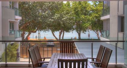 Maggies Beachfront Apt. 7