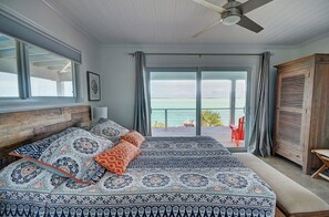 4 bedrooms, desk, iron/ironing board, travel cot - Out Island Lux private beach/dock, sleeps up to 14 with cottage for an extra fee (Georgetown, Great Exuma)
