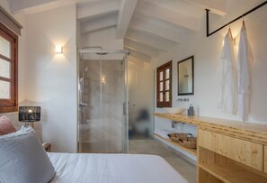 Dusche, Haartrockner, Handtücher