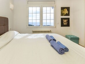 4 bedrooms, travel crib, free WiFi