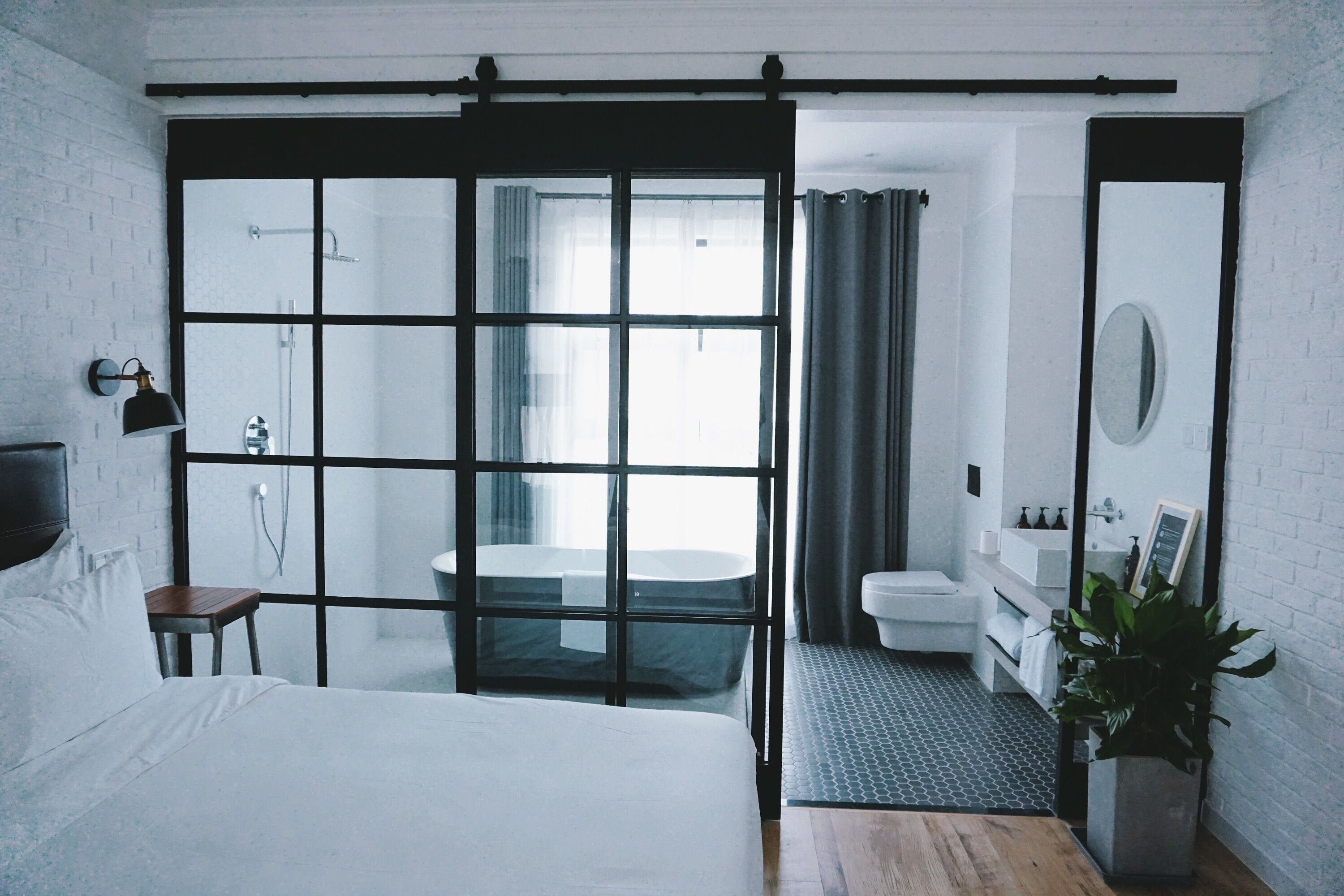 studio double room | 1 bedroom, down duvets, pillow-top beds, desk