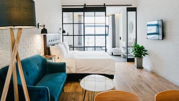 Studio Double Room | 1 bedroom, down duvets, pillow-top beds, desk