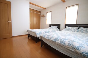 3 室のベッドルーム、アイロン / アイロン台、旅行用ベビーベッド、WiFi