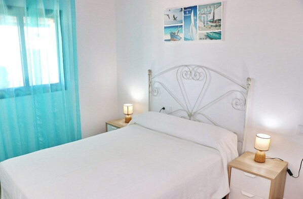 1 chambre, fer et planche à repasser, Wi-Fi, literie fournie