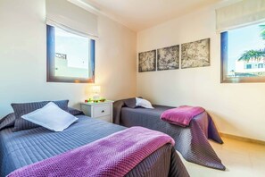 3 chambres, fer et planche à repasser, Wi-Fi, draps fournis