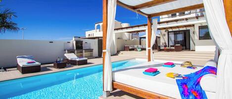 Et oppvarmet basseng