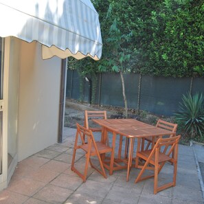 تناول الطعام بالخارج