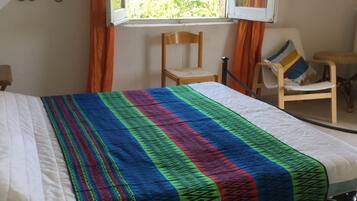 3 makuuhuonetta, silitysrauta/-lauta, ilmainen Wi-Fi, vuodevaatteet