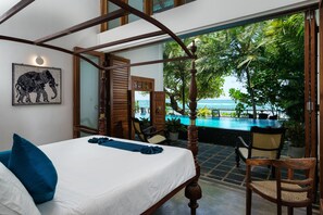 4 bedrooms, Egyptian cotton sheets, premium bedding, minibar - Royal Indigo Villa (Unawatuna)