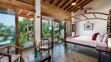 4 bedrooms, Egyptian cotton sheets, premium bedding, minibar