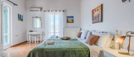 In-room safe, iron/ironing board, free WiFi, bed sheets