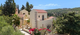 Bella villa in tradizional Douliana, Vamos vicino a Kefalas e Almirida