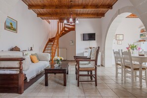 TV, fireplace - Helianthos 2 ,Douliana, Near Vamos & Almirida (Chania)