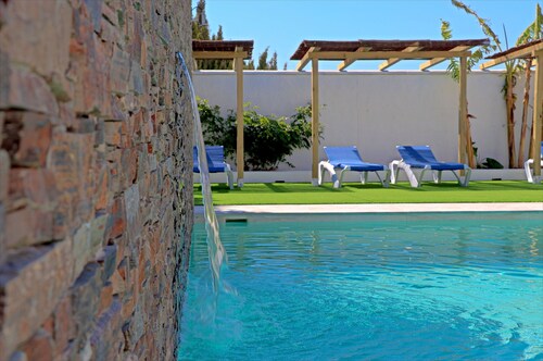 Bungalow with shared pool and free Wi-Fi