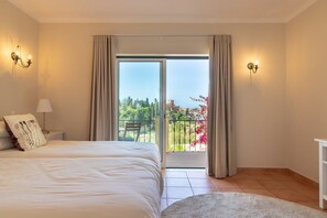 2 室のベッドルーム、アイロン / アイロン台、WiFi、ベッドシーツ
