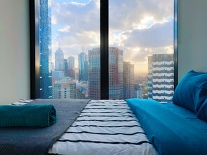 Comfort Apartment, 2 Bedrooms | 2 bedrooms, blackout curtains, iron/ironing board, free WiFi - Stunning View Daystt APT Southbank (Southbank)