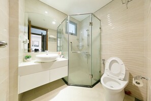 Apartment, 2 Schlafzimmer | Badezimmer | Dusche, kostenlose Toilettenartikel, Haartrockner, Hausschuhe