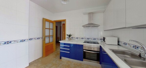 Refrigerador, microondas, horno y lavavajillas 