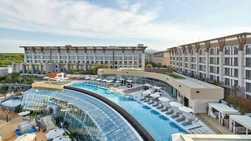 Indoor pool, outdoor pool, pool cabanas (surcharge), lifeguards on site