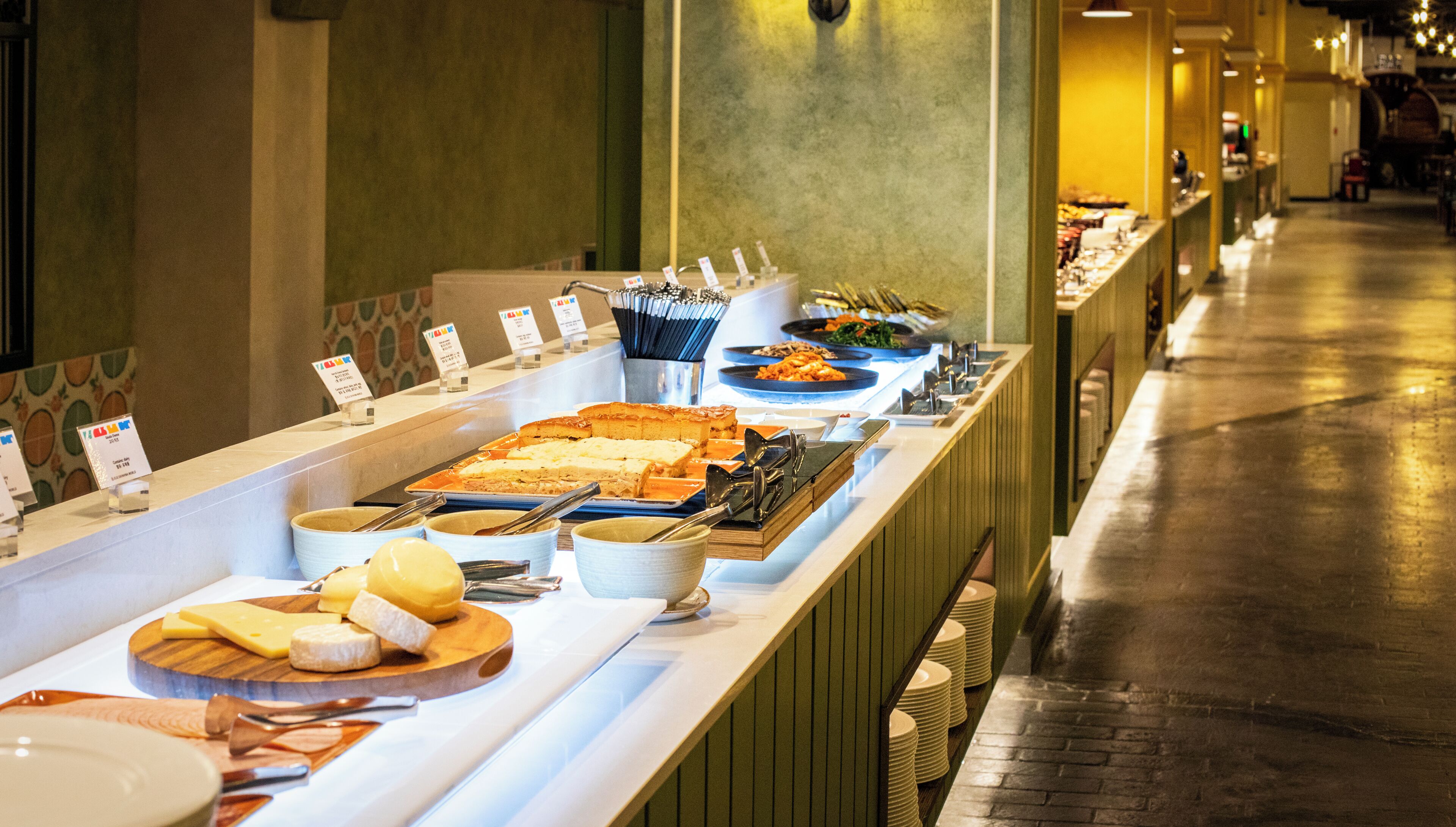 Frokostbuffé hver dag (KRW 58000 per person)