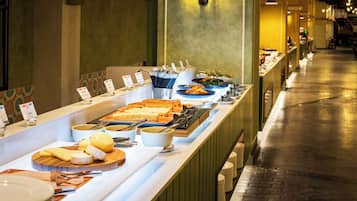 Frokostbuffé hver dag (KRW 58000 per person)