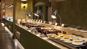Tägliches Frühstücksbuffet gegen Gebühr