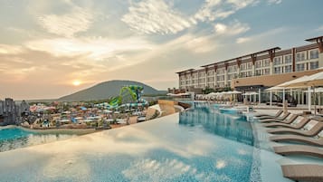 Sisäuima-allas, ulkouima-allas, maksullisia cabañoita