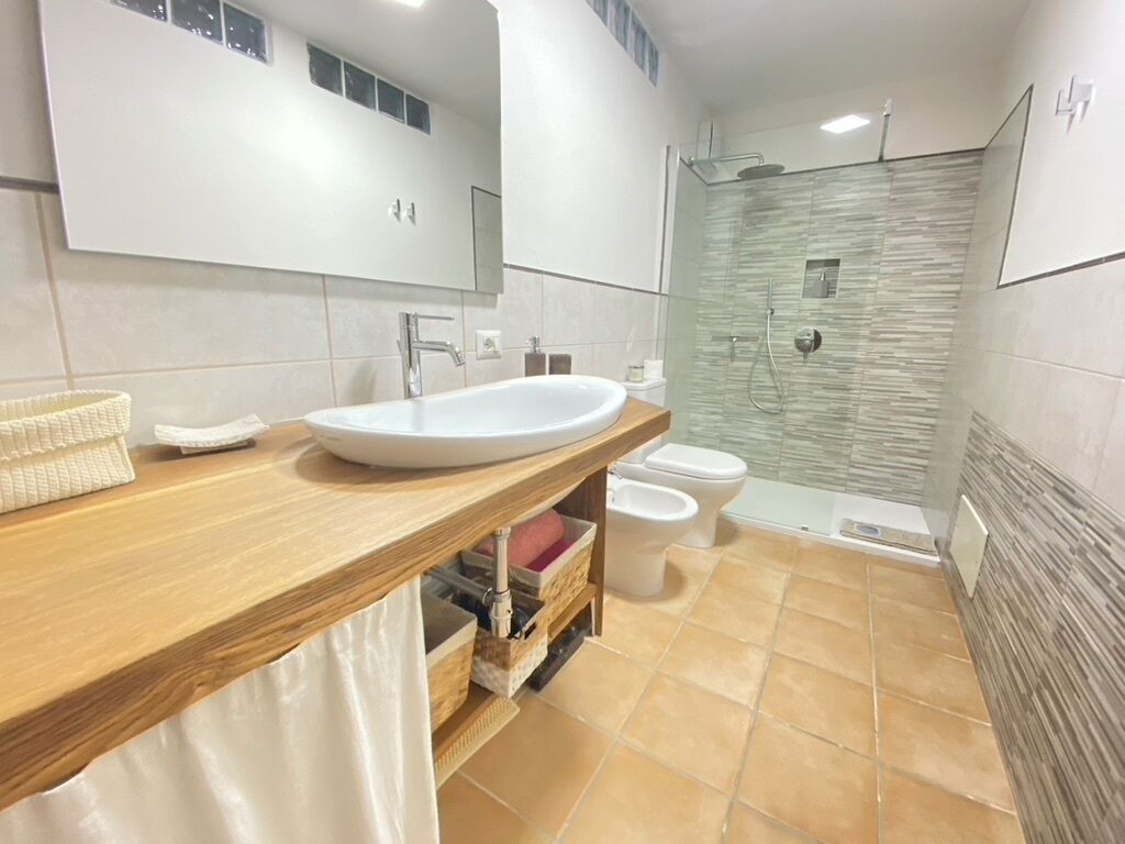 Combinazione doccia/vasca, asciugacapelli, bidet, asciugamani