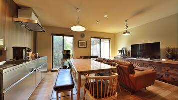 Takeya Nishijin Bekkan | Private kitchen | Fridge, microwave, stovetop, electric kettle