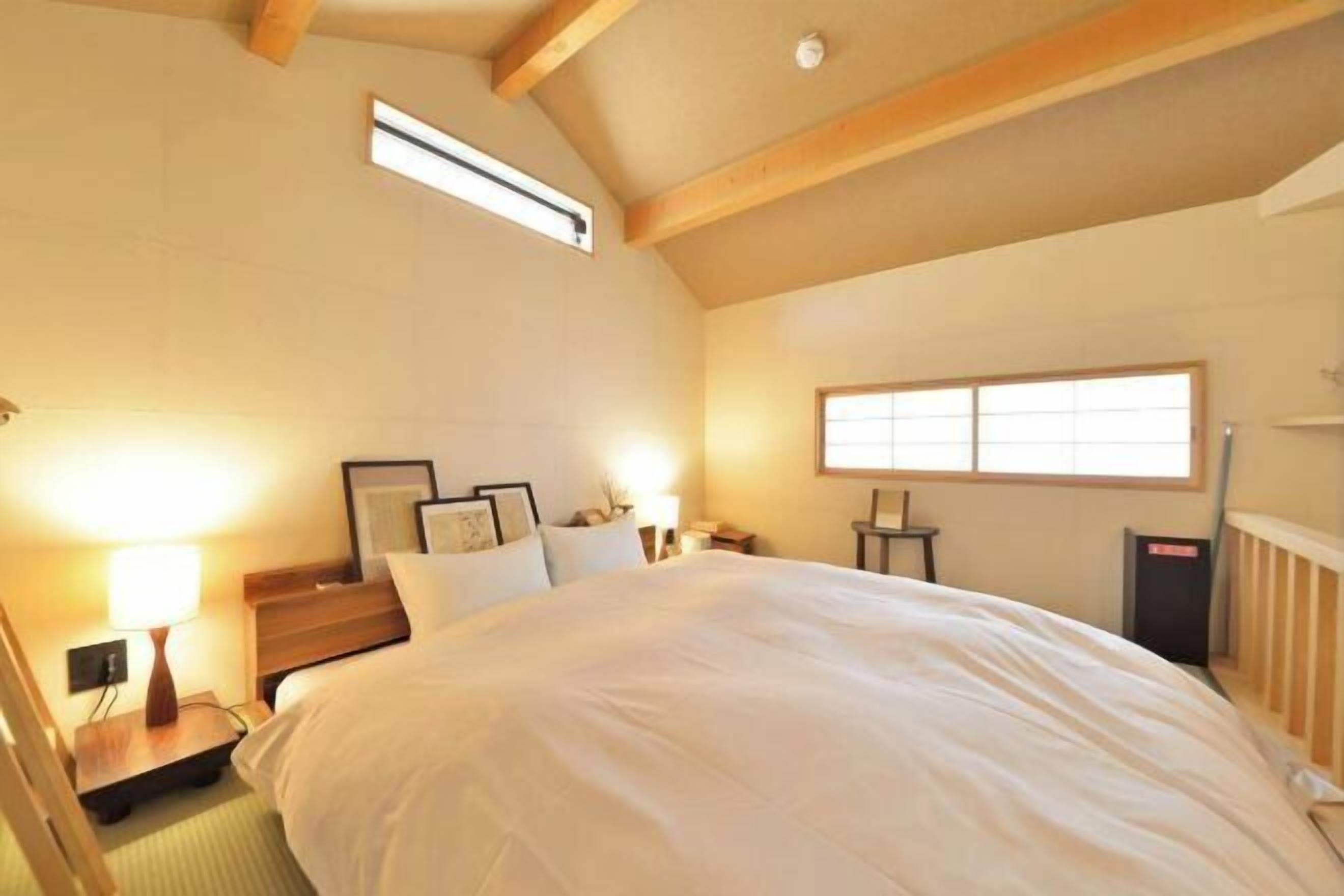 Individuell dekoriert, Schreibtisch, Bügeleisen/Bügelbrett