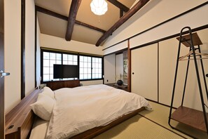 Habitación (Takeya Nishijin Honkan) | Decoración personalizada, escritorio y tabla de planchar con plancha 