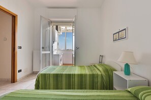 2 Schlafzimmer, Bügeleisen/Bügelbrett