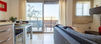 Angenehme Wohnung für 6 Personen mit Pool, W-LAN, Klimaanlage, TV, Terrasse und Haustiere erlaubt