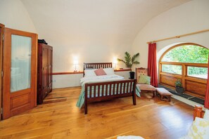 4 Schlafzimmer, Bügeleisen/Bügelbrett, WLAN, Bettwäsche