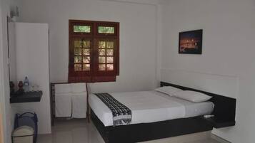 Bàn ủi/dụng cụ ủi quần áo, bộ trải giường