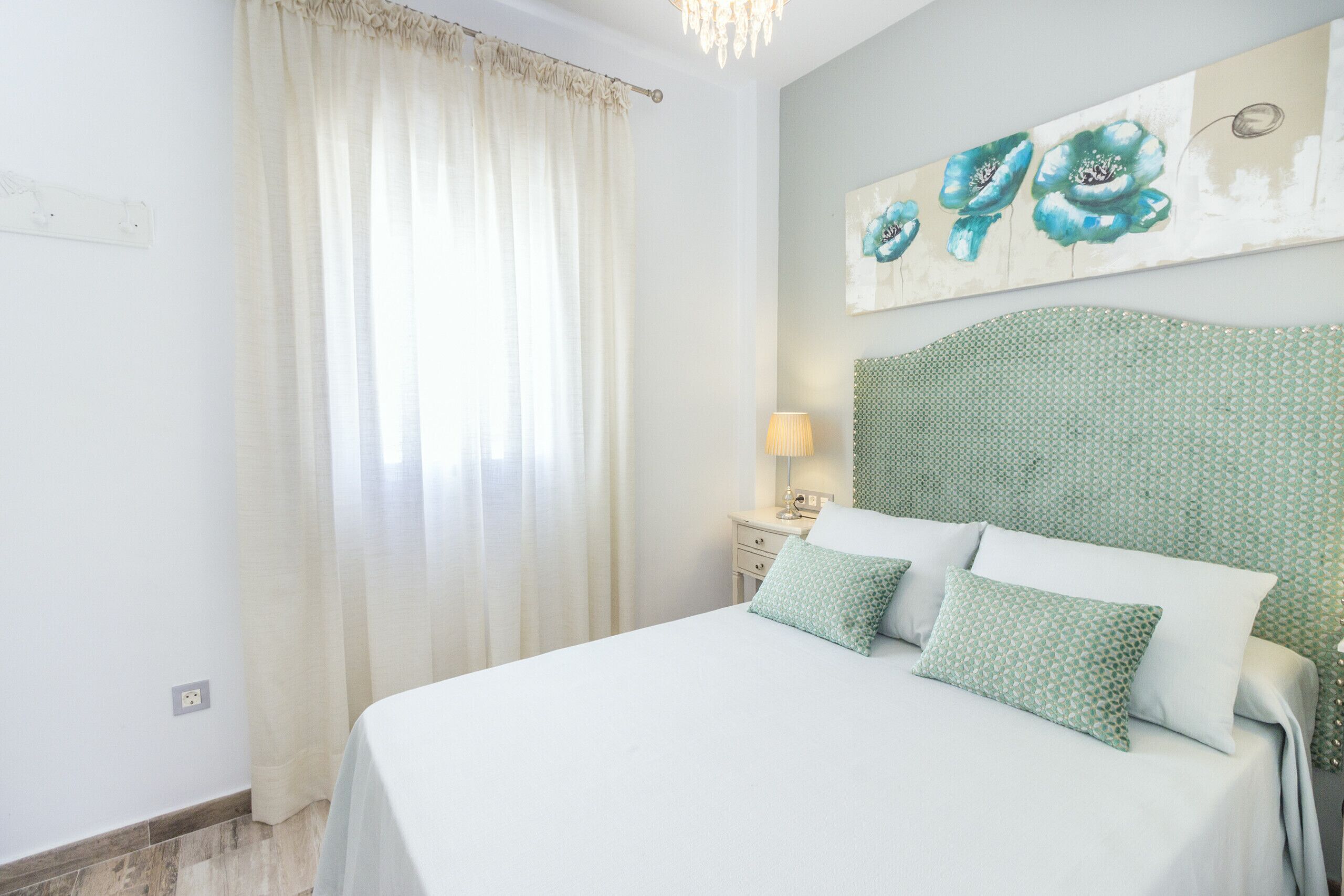 1 slaapkamer, een strijkplank/strijkijzer, gratis wifi, beddengoed