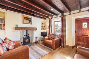 TV, peis, DVD-spiller og bøker