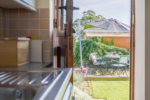 Fridge, microwave, oven, stovetop - The Cottage Gillamoor York, with wood burner, wifi and good local pub (Gillamoor)