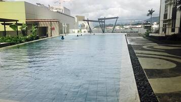 2 outdoor pools