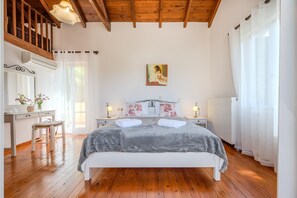 1 bedroom, in-room safe, iron/ironing board, free WiFi