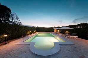 Pool - Trullo di Bacco: Peaceful Countryside Trullo with Pool (Locorotondo)