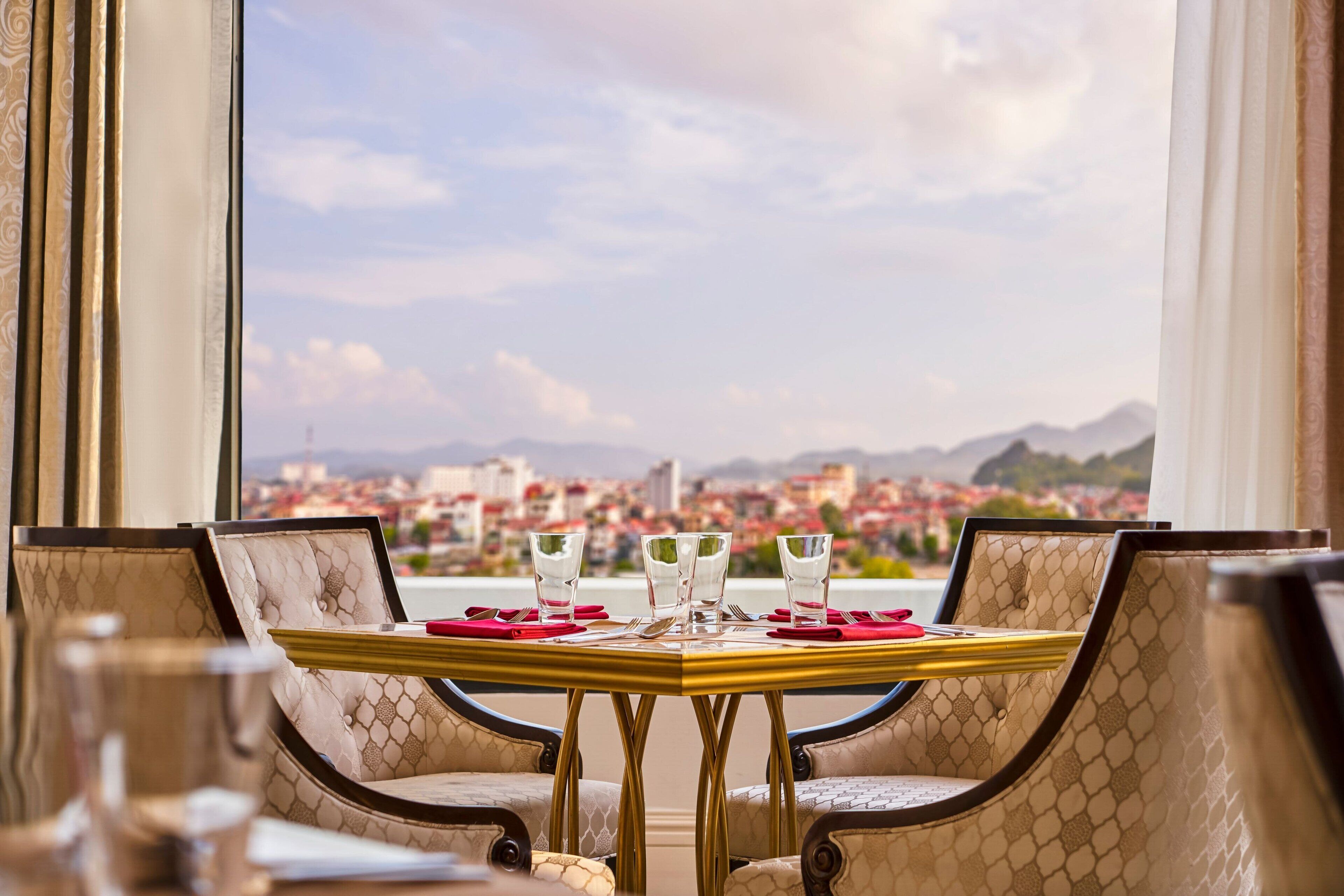 Frokost, lunsj og middag serveres