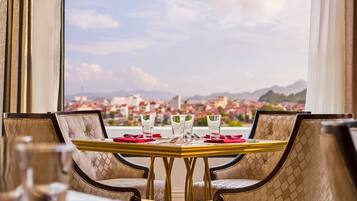 Frokost, lunsj og middag serveres