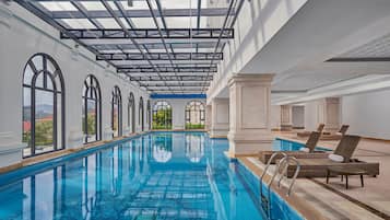Indendørs pool